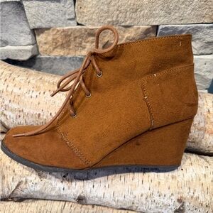 Women's Tan Suede Wedge Ankle Boots